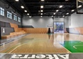 篮球场,地面铺装,台阶,篮球架,天花吊顶,壁灯
