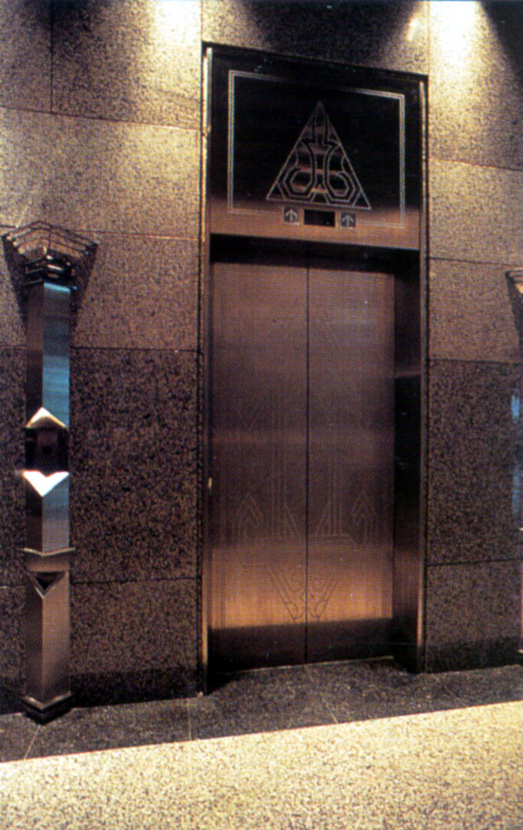 电梯门,电梯间