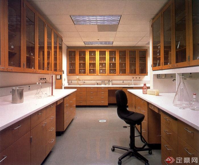 桌椅,柜子,天花吊顶,地面铺装,实验室