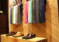 领带,皮鞋,边柜,木地板