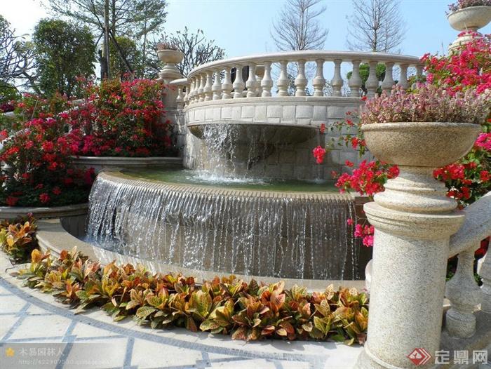 喷泉水池景观,花钵,栏杆,花卉植物叶子花,变叶木