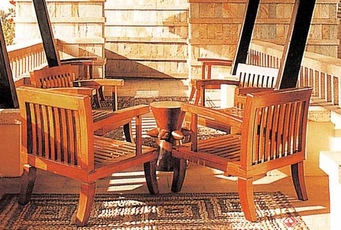 木桌椅,地面铺装