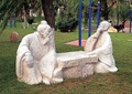 人体石像,人物雕塑,石坐凳,草坪