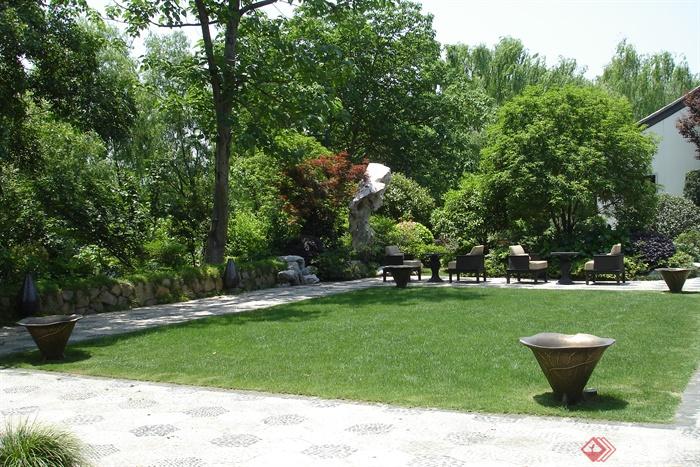 草坪景观,小品,园路,地面铺装,休闲桌椅,景观树