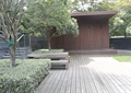 树池,座椅,木地板,草坪,垃圾桶