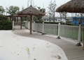 围栏栏杆,地面铺装,伞亭,沙滩