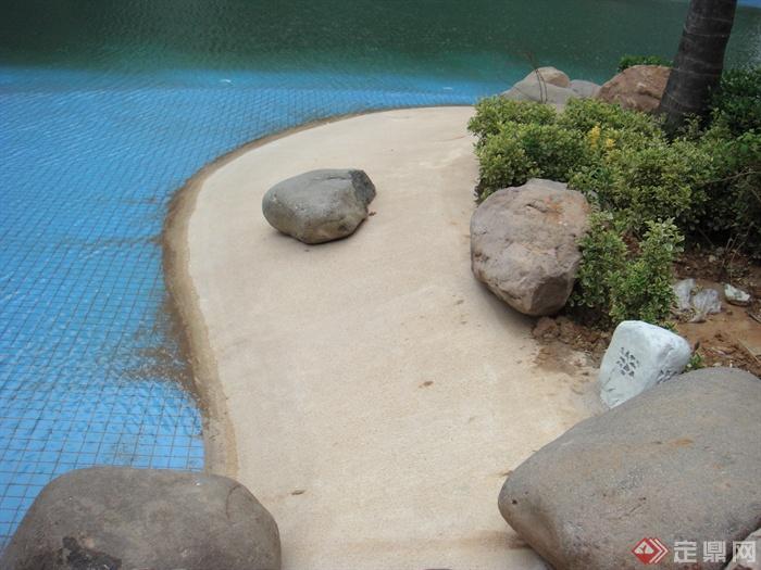 水池摆小石头图案图片