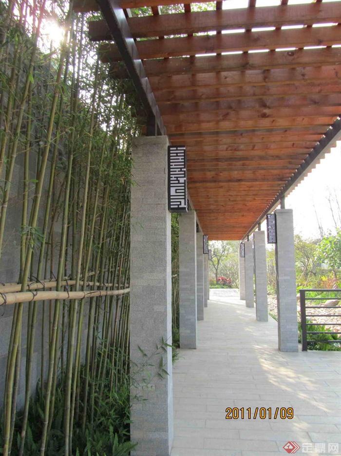 廊架,廊架柱,竹子围墙,地面铺装