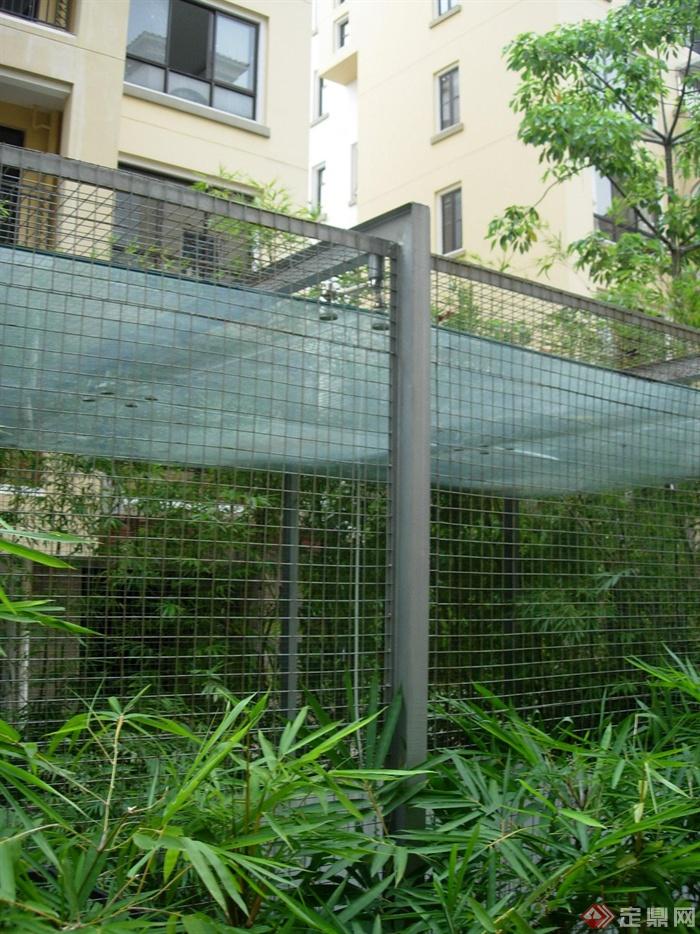 铁网围栏,玻璃墙竹