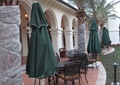 露天咖啡厅,阳伞,桌椅,草坪灯