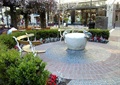 商业休息区,青蛙雕塑水池,弧形坐凳
