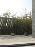 镂空围墙,竹子围墙,石凳