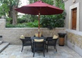 小区庭院景观,休闲桌椅,遮阳伞,矮墙,垃圾桶