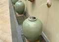 小区吐水景墙,陶罐