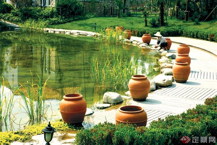 小区水池,陶瓷罐子,景石,庭院灯