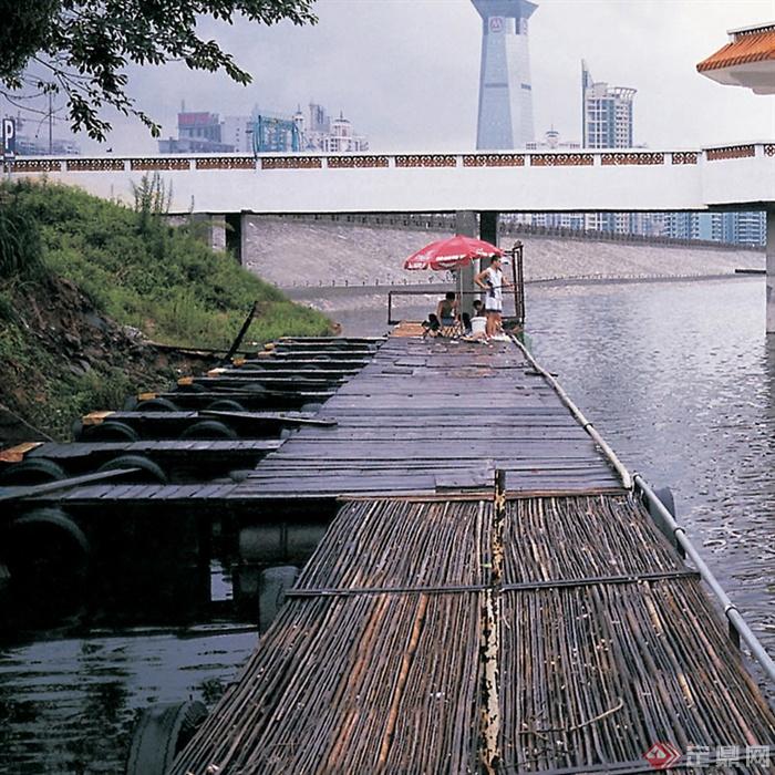 河水景观,木平台,遮阳伞,桥梁
