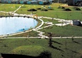 圆形水池,园路,草坪