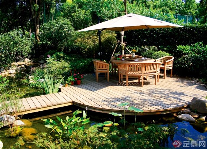 庭院景观,庭院花园,滨水平台,木栈道,伞桌椅,水池