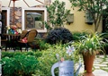 庭院,庭院花园,庭院景观,陶罐花钵,伞桌椅