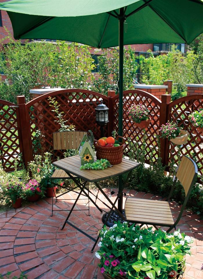 庭院景观,镂空围栏,遮阳伞桌椅组合