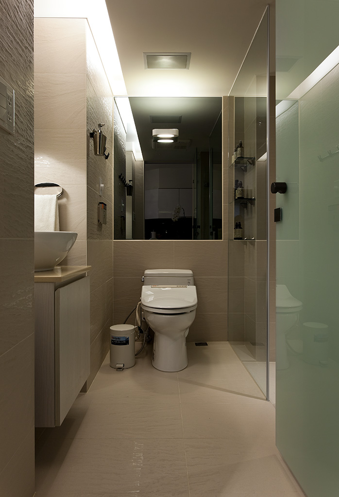卫生间,马桶,浴室,镜子