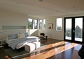 卧室,双人床,玻璃门,木地板铺装